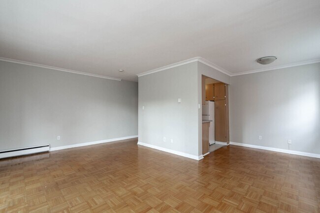 Photo - 365 Eglinton Ave E Unit 606