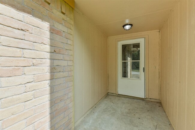 Photo - 28302 Doverbrook Dr