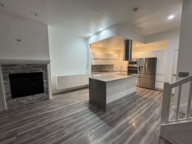 Photo - 2575 N Farwell Ave