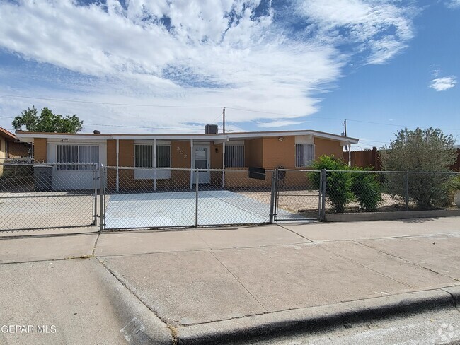 Building Photo - 302 Limonite Cir Rental