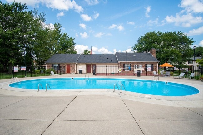 Swimming Pool at Briarwood Toledo Apartments