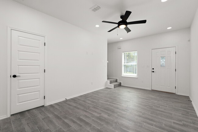 405 Lion's Villa AV