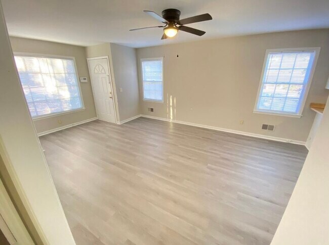 Photo - 1826 Burnham St