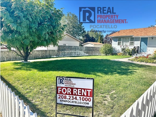 Photo - 4 Bedroom 2 Bath - 2 Car Garage House - Do...