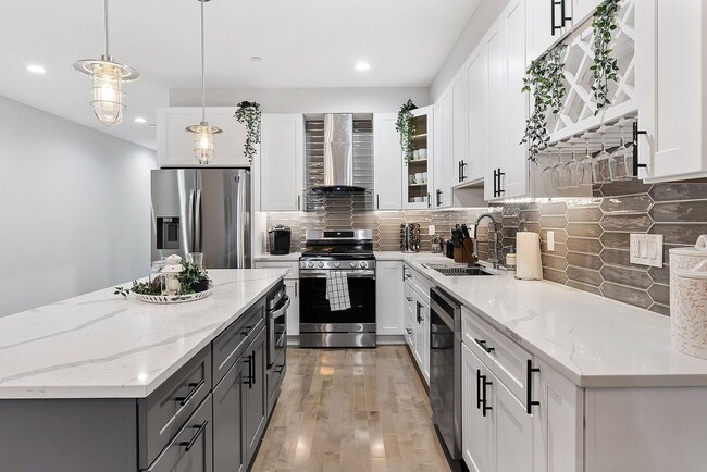 Photo - 1611 N 27th St