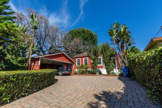 703 Manzanita Ave Unit MAIN