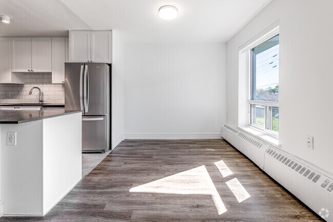 2BR, 1BA - 893SF - Dining Room - 1301 Dundas