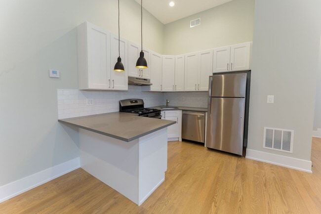 Photo - 2057 W Dickens Ave Unit 1N