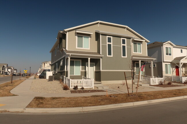 Photo - 182 E Arcade Dr