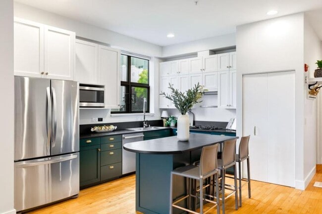 Building Photo - 2 bedroom in Seattle WA 98122 Unit 306 Rental