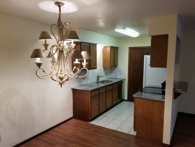 Building Photo - 3200 W Britton Rd Unit 251
