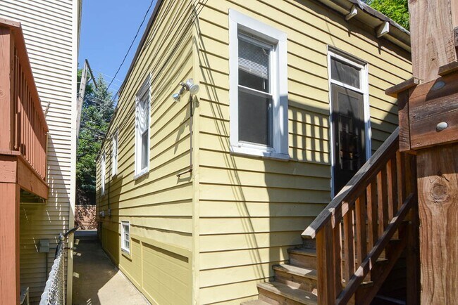 Photo - 2622 N Marshfield Ave Unit J03P