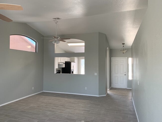 Photo - Convenient location-Close to Luke AFB, the 303, the 101 and Sun City!