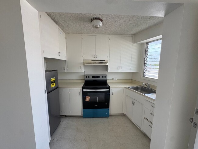 Building Photo - 1003 Kapahulu Ave Unit 303