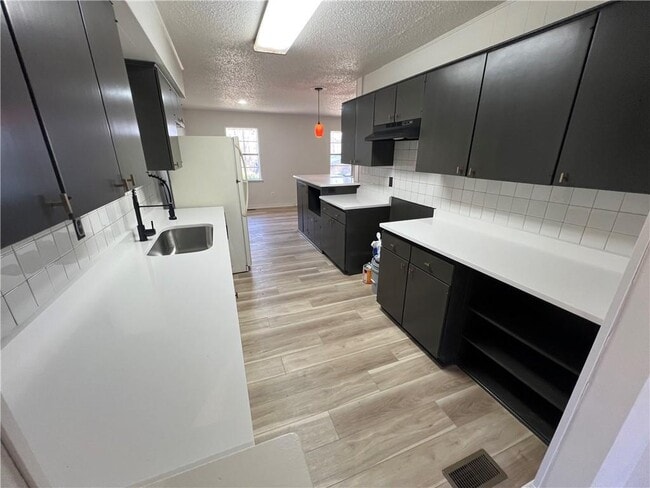 Photo - 2 Lancaster Dr