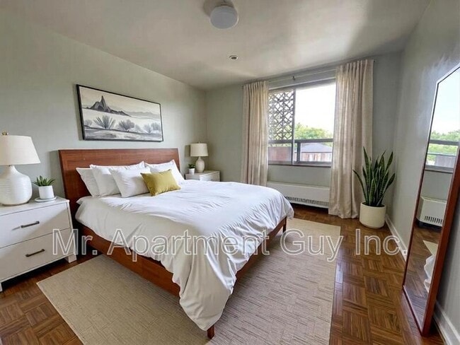 Building Photo - 4100 Bathurst St Unit 308