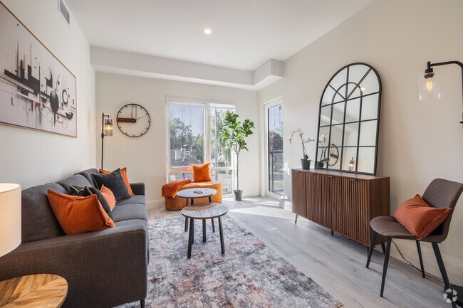 1BR, 1BA - 636SF - Living Room