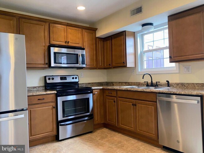 Photo - 204 Brecknock Terrace E