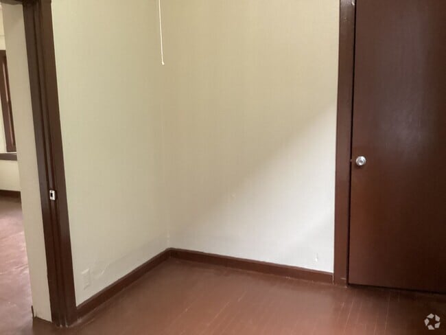 Building Photo - 3 Bedroom Lower Duplex Unit Lower Rental