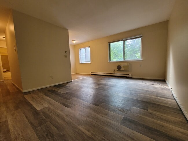 Photo - 2069 Cambridge