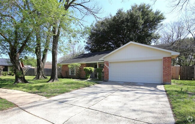 Building Photo - 3403 Pine Ridge Ln Rental