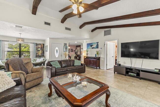 Photo - 591 Kriss Ln