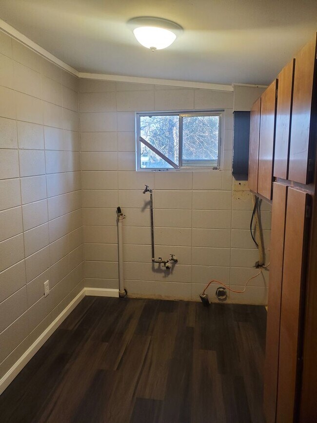 Photo - 419 Airport Rd