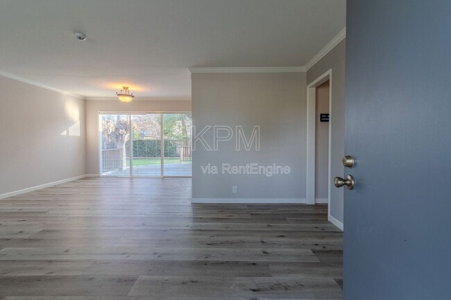 Photo - 218 E Longview Ave