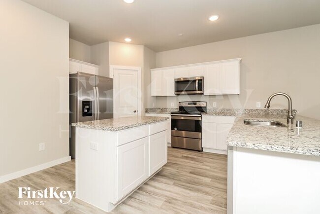 Photo - 606 Sophia Wy