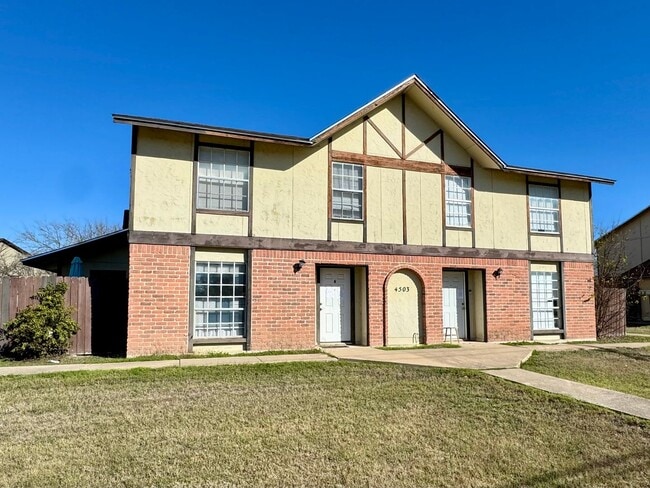 Building Photo - 4503 Westcliff Rd Unit 4503 Westcliff A