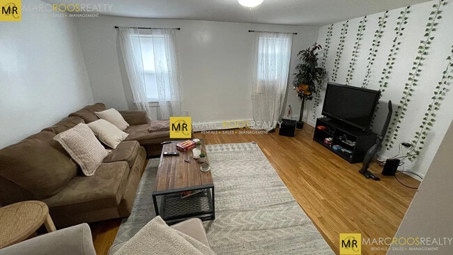 Building Photo - 266 Gold St Unit 2 Rental
