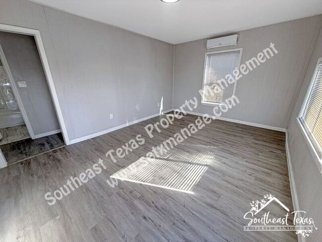 Photo - 3890 Harding Dr