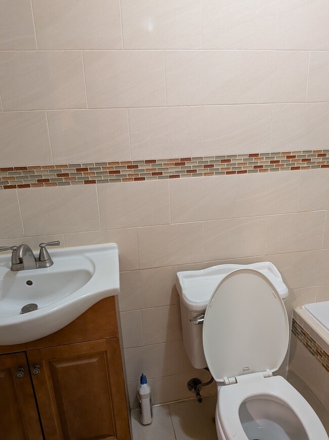 bathroom - 63 Nichols Ave Unit 1