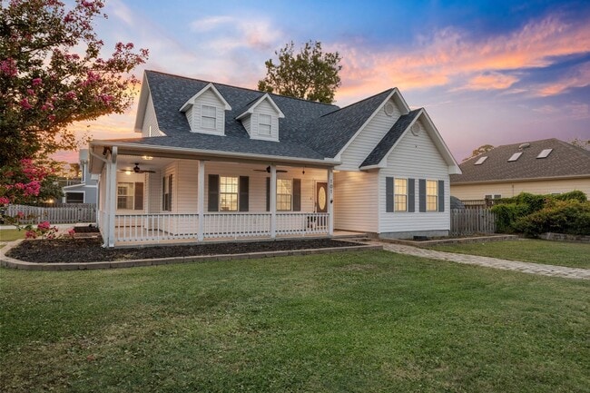 Building Photo - 101 Sixth St N