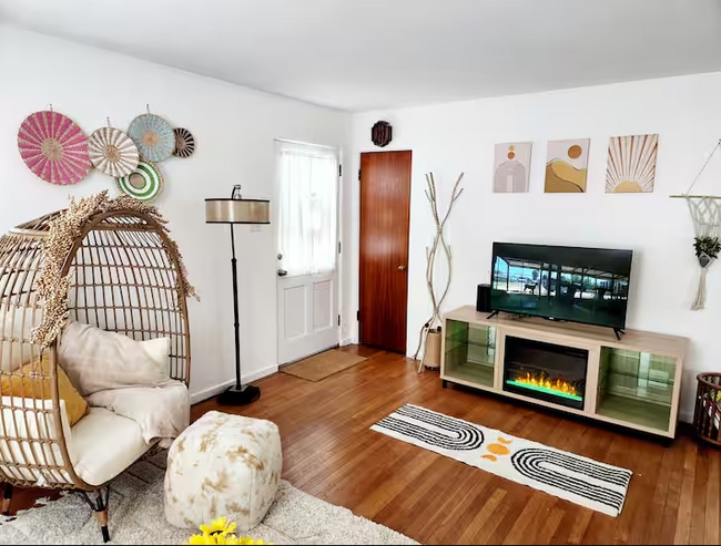 Photo - 710 Crestwood Dr