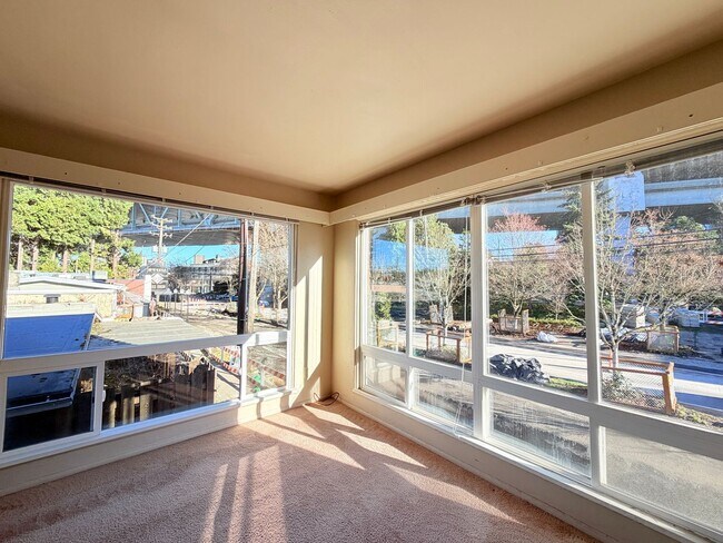 Photo - 3105 1/2-3105 Eastlake Ave E Unidad 02 - 3105 A