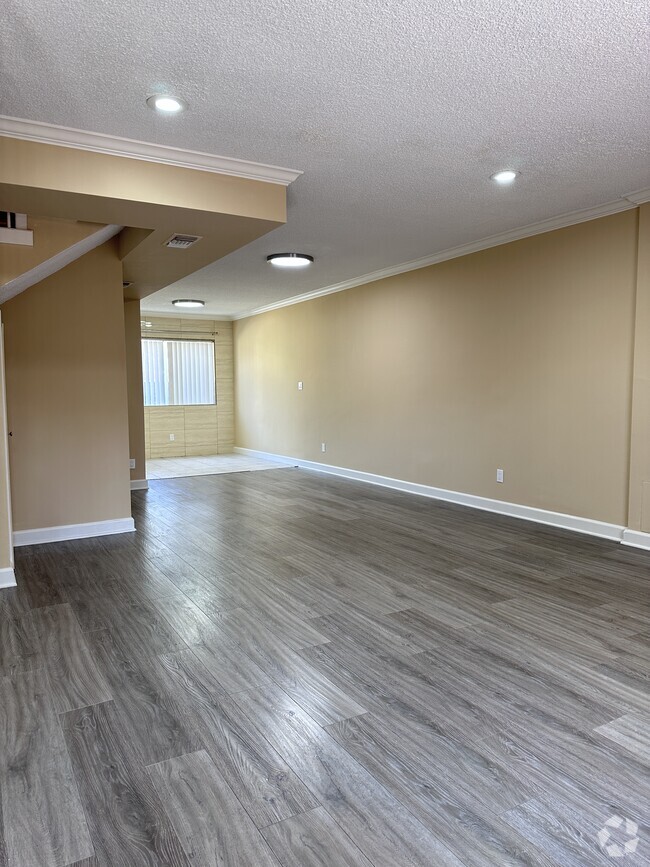 Building Photo - 336 West Acacia Avenue Unit 1st Floor Rental