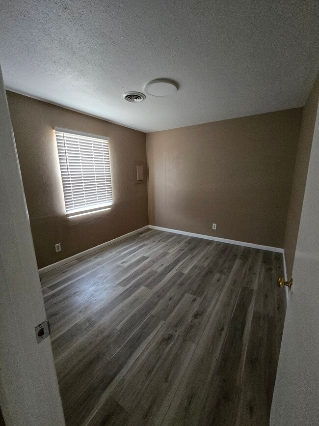 Photo - 277 E Darby Rd