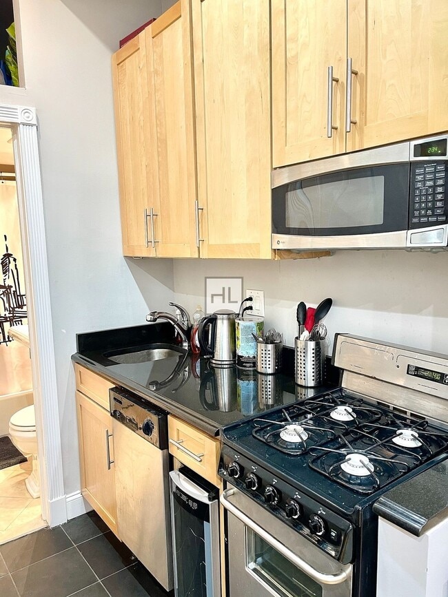 Photo - 2ND AVE. Unidad 15