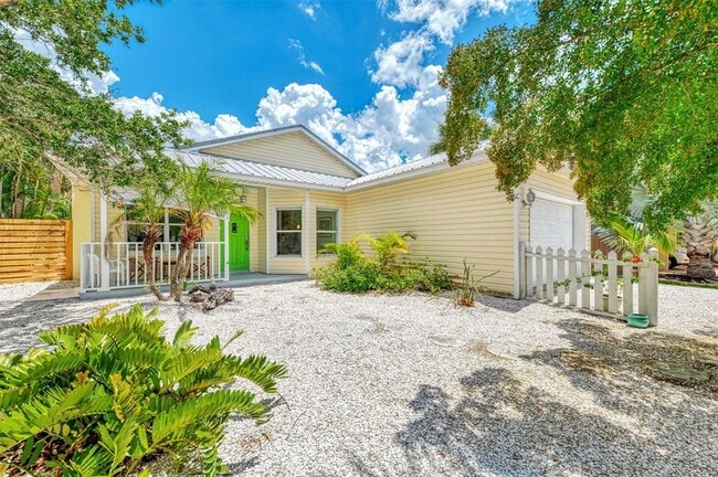 Building Photo - 5253 Avenida Del Mare
