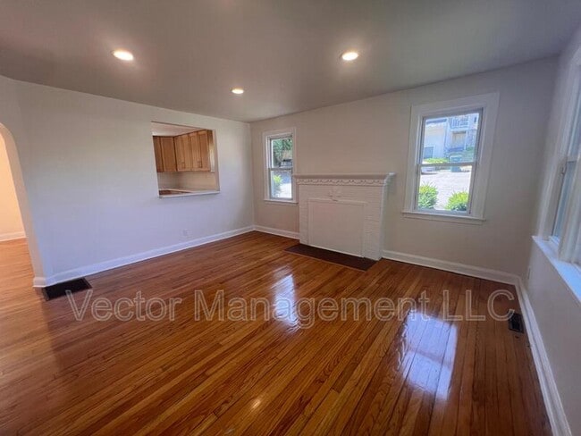 Photo - 2628 State St