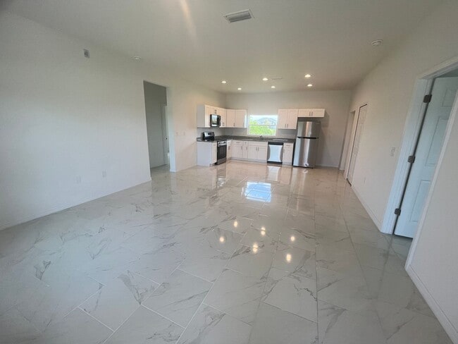 Photo - SPACIOUS 3Bd / 2Ba /1 C SINGLE FAMILY HOUSE AVAILABLE