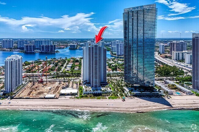 Building Photo - 18911 Collins Ave Unit 506 Rental