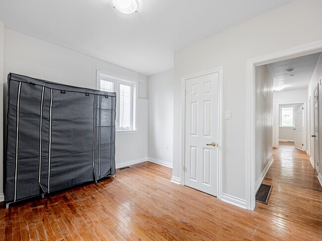 Photo - 122 Maybourne Ave