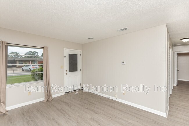 Photo - 6404 Dunbar Rd