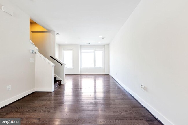 Building Photo - 16608 Crabbs Branch Way