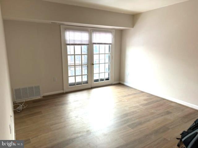 Building Photo - 5913 Mayflower Ct Unit 202