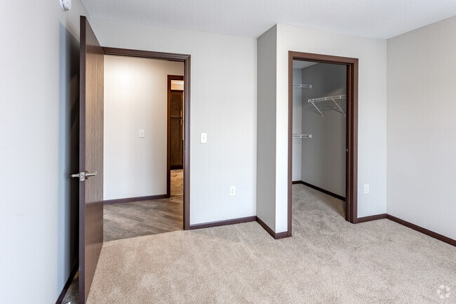 2BR, 1BA - 1,076SF - Second Bedroom