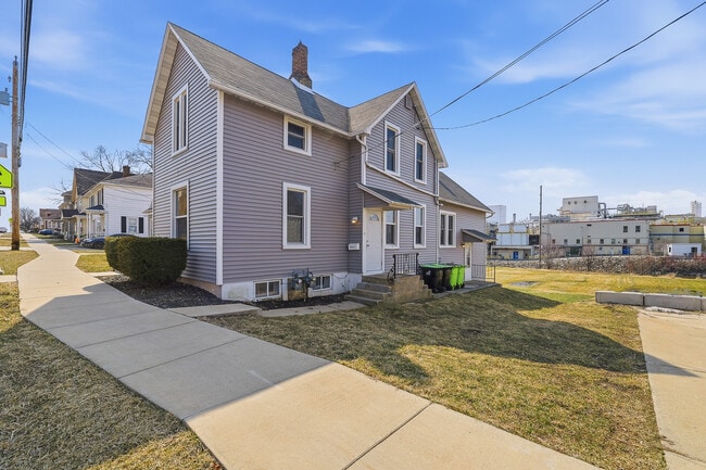 Photo - 418 S Spring St