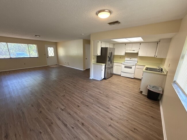 Photo - 12080 W Belvedere St Unidad E